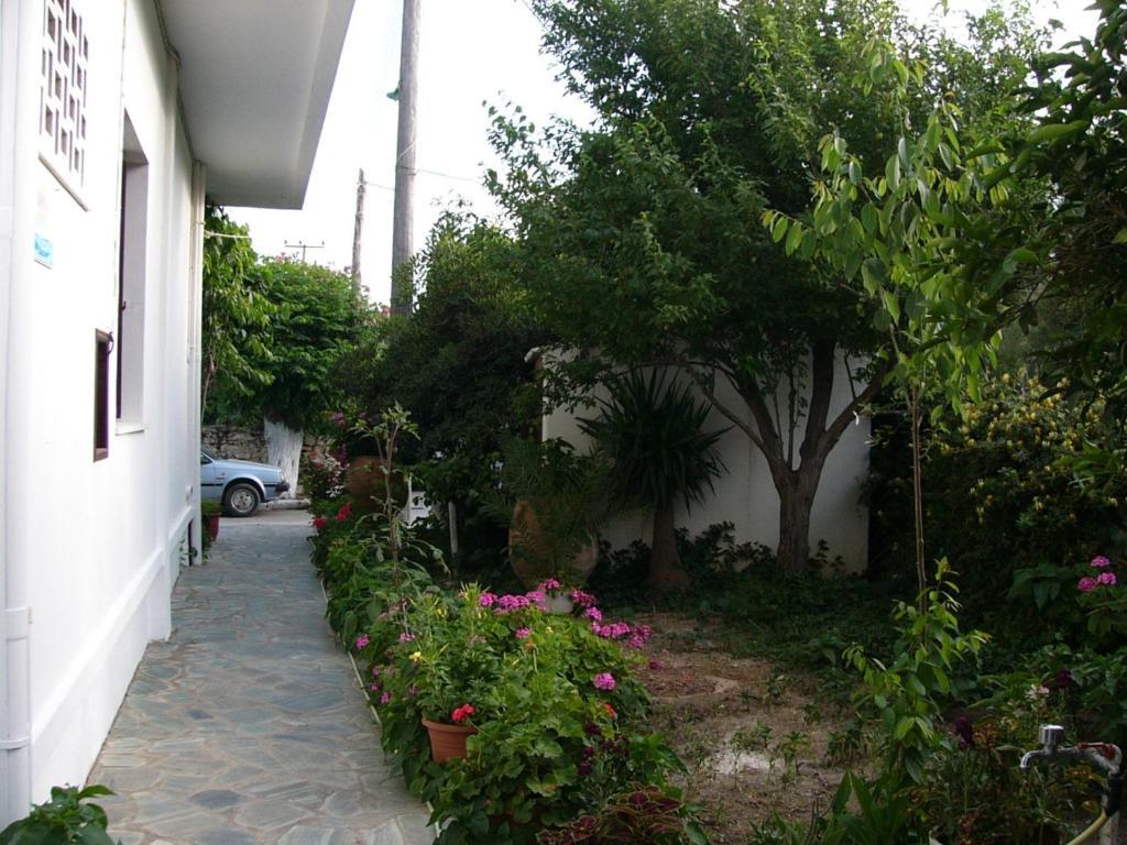 Oasis Studios Palaiochora Bagian luar foto